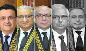 انتخابات التوا کیس: جسٹس مندوخیل بھی بینچ سے علیحدہ، پیر کا سورج نوید لے کر طلوع ہوگا، چیف جسٹس