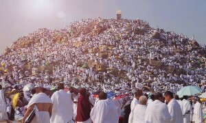 ڈالر کی قلت کے سبب حکومت حج کوٹے میں کمی کرنے پر مجبور