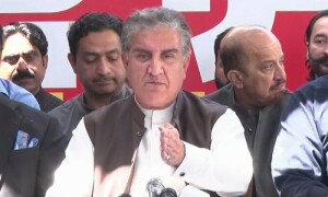 Qureshi urges PPP to declare whether it is &lsquo;with or against&rsquo; Constitution