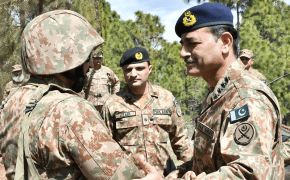 Army chief vows to defend Pakistan&rsquo;s sovereignty, territorial integrity