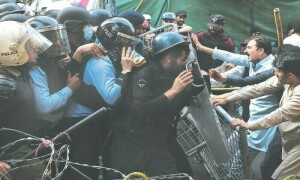 زمان پارک آپریشن: عدالت کی پی ٹی آئی رہنماؤں کو جے آئی ٹی کے سامنے پیش ہونے کی ہدایت