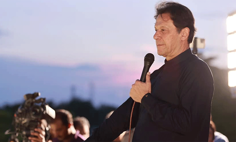 عوام جمہوریت کی خاطر آئین اور سپریم کورٹ کا ساتھ دیں، عمران خان