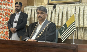 رات گئے ووٹنگ، انوار الحق آزاد جموں و کشمیر کے وزیراعظم منتخب