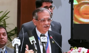 ثاقب نثار نے لیک آڈیو کو &rsquo;چوری&lsquo; قرار دیتے ہوئے اس کے مستند ہونے پر سوال اٹھادیا