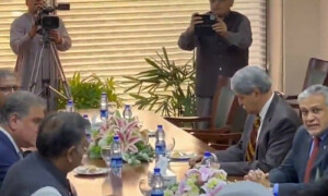ایک ساتھ انتخابات کا معاملہ: حکومت، پی ٹی آئی کے مذاکرات کا پہلا دور ختم، بات چیت جاری رکھنے پر اتفاق
