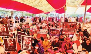 SOCIETY: GHOTKI&rsquo;S AURAT MARCH
