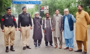 غلطی سے لائن آف کنٹرول پار کرنے والے 2 پاکستانیوں کو بھارتی حکام نے آزاد کشمیر واپس بھیج دیا