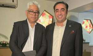 آپ &rsquo;ہائپر&lsquo; ہو رہے ہیں، بلاول بھٹو کا بھارتی صحافی کو کرارا جواب