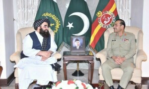 آرمی چیف کی افغان وزیر خارجہ سے ملاقات، دہشت گردی اور انتہا پسندی سے نمٹنے کیلئے تعاون کا عزم