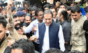 عمران خان کی گرفتاری پر شوبز شخصیات سیخ پا، عوام سے احتجاج کی اپیل