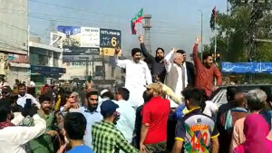 عمران خان کی گرفتاری کے خلاف پی ٹی آئی کا مختلف شہروں میں احتجاج