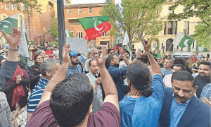 امریکا کا کسی فریق کی حمایت سے انکار، برطانیہ نے گرفتاری کو اندرونی معاملہ قرار دیدیا