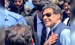 القادر ٹرسٹ کیس میں عمران خان کی عبوری ضمانت، پیر تک کسی بھی مقدمے میں گرفتاری سے روک دیا گیا