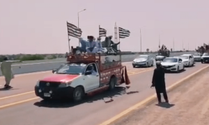 پی ڈی ایم کا سپریم کورٹ کے سامنے دھرنا، مظاہرین ریڈ زون میں داخل ہوگئے
