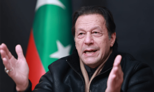 القادر ٹرسٹ کیس: نیب نے عمران خان کو دستاویزات کے ساتھ کل طلب کرلیا