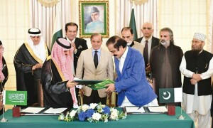 عازمین حج و عمرہ کیلئے پاکستانی ایئرپورٹس پر امیگریشن کی سہولت کا معاہدہ
