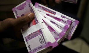 From mangoes to luxury watches, Indians look to offload 2,000-rupee notes