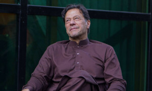 عمران خان &rsquo;طاقتوروں&lsquo; سے مذاکرات کیلئے کمیٹی تشکیل دینے کو تیار