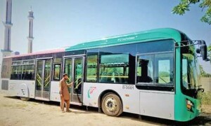 واجبات کی عدم ادائیگی کے سبب پشاور بی آر ٹی سروس بند ہونے کا خدشہ
