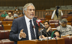 آئی ایم ایف کی نگرانی میں آئندہ مالی سال کا بجٹ کچھ دیر بعد پیش کیا جائے گا