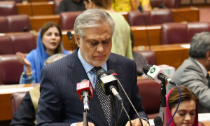 بجٹ 24-2023: 'کوئی نیا ٹیکس نہیں'، ترقیاتی منصوبوں کیلئے تاریخی 1150 ارب روپے مختص، کم از کم تنخواہ 32 ہزار روپے کرنے کی تجویز