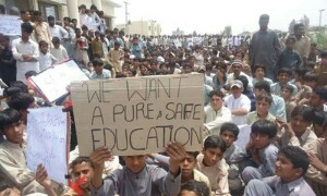 ہم اپنے سابق انگریز حکمرانوں سے کتنا پیچھے رہ گئے ہیں؟