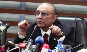 عدم تحفظ کی وجہ سے پاکستانی بیرون ملک سرمایہ کاری پر مجبور ہیں، آصف زرداری