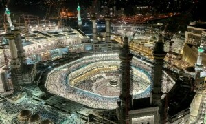 شدید گرم موسم میں مناسک حج کا آغاز، لاکھوں عازمین طواف کعبہ میں مصروف
