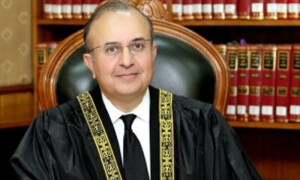 ججوں کا حلف کہتا ہے ہمیں اپنے ذاتی مفادات سے بالاتر ہونا چاہیے، جسٹس منصور علی شاہ کا نوٹ
