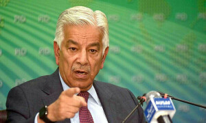 وزیر دفاع کا ضرورت کے تحت سوشل میڈیا پر مزید پابندیاں لگانے کا عندیہ