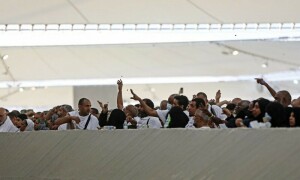 Huge crowds &lsquo;stone the devil&rsquo; as fiercely hot Haj winds down