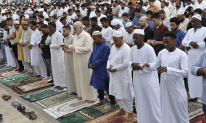 مشرق وسطیٰ سمیت دنیا کے متعدد ممالک میں عیدالاضحیٰ منائی جارہی ہے مشرق وسطیٰ سمیت دنیا کے متعدد ممالک میں عیدالاضحیٰ منائی جارہی ہے