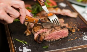ذیابیطس، بلڈ پریشر اور دیگر بیماری میں مبتلا افراد کتنا گوشت کھا سکتے ہیں؟