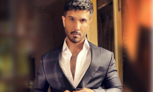 ‘گھر کے مردوں کی فرمانبرداری’ کے مشورے پر فیروز خان کو تنقید کا سامنا ‘گھر کے مردوں کی فرمانبرداری’ کے مشورے پر فیروز خان کو تنقید کا سامنا