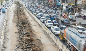 کراچی: بڑھتی لاگت، روپے کی گرتی قدر کے باعث بی آر ٹی ریڈ لائن پروجیکٹ سنگین مشکلات کا شکار