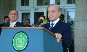 پاکستان اپنے وسائل جنگ لڑنے میں ضائع نہیں کرنا چاہتا، وزیراعظم