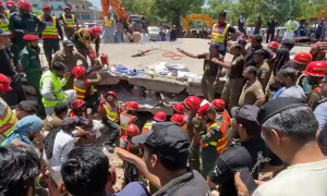 جہلم: سلنڈر دھماکے کے باعث عمارت زمین بوس، 5 افراد جاں بحق، 10 زخمی