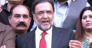 پیپلز پارٹی کے رہنما قمر زمان کائرہ گلگت بلتستان میں مخلوط حکومت کے قیام کیلئے سرگرم