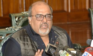 بھگوڑا نہیں، برطانیہ میں موجود ہوں، ہر سوال کا جواب دوں گا، شہزاد اکبر