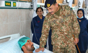 آرمی چیف کا کوئٹہ گیریژن کا دورہ، &rsquo;افغانستان میں ٹی ٹی پی کی آزادانہ سرگرمیوں پر تشویش ہے&lsquo;