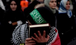 قرآن پاک کی بے حرمتی کے بعد سویڈن نے توریت، انجیل نذرِ آتش کرنے کی اجازت دے دی