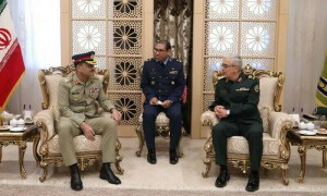 آرمی چیف کی ایرانی جنرل سے تہران میں ملاقات، دفاعی تعاون پر تبادلہ خیال