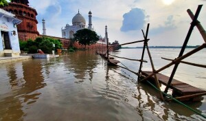 Yamuna laps Taj Mahal walls after unusually heavy rain Yamuna laps Taj Mahal walls after unusually heavy rain
