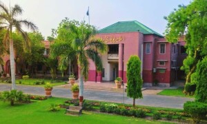 اسلامیہ یونیورسٹی بہاولپور کے چیف سیکیورٹی افسر گرفتار، منشیات، قابل اعتراض ویڈیوز برآمد