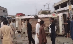 راجن پور: ڈرائیور کی آنکھ لگنے سے مسافر بس الٹ گئی، 5 افراد جاں بحق