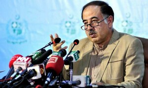 PTI chief condemns Iftikhar Durrani&rsquo;s detention