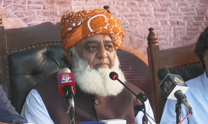 دہشتگردی ختم کرنے کیلئے ریاستی اداروں کو سیاستدانوں کے ساتھ بیٹھنا ہوگا، مولانا فضل الرحمٰن