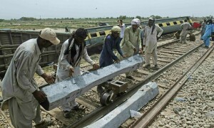 نواب شاہ ٹرین حادثے کی وجہ &rsquo;ٹوٹا ہوا ٹریک، فش پلیٹس کی غیرموجودگی&lsquo; قرار