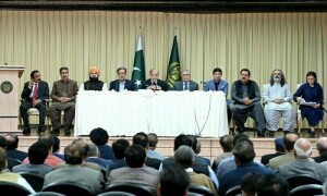 حکومت رخصت ہونے کو تیار، قومی اسمبلی کی تحلیل کیلئے وزیراعظم آج سمری بھیجیں گے