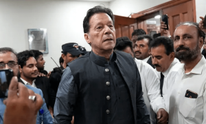 ضمانت کی درخواستیں خارج ہونے کے بعد عمران خان کی فوری رہائی کے امکانات معدوم